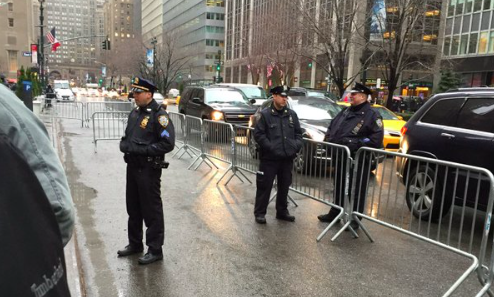 RaeHolliday's tweet photo. Well LOOKY LOOKY! No one showed up to the Anti-Beyonce rally in New York City today https://t.co/7RLM4mNjj6 https://t.co/aWyErGqr1i