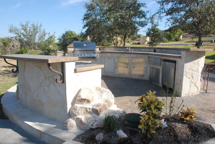 Pool_Designers's tweet image. BBQ Seasons Upon Us!!!  Let us transform your backyard into an amazing #outdoorkitchen with a #liongrill