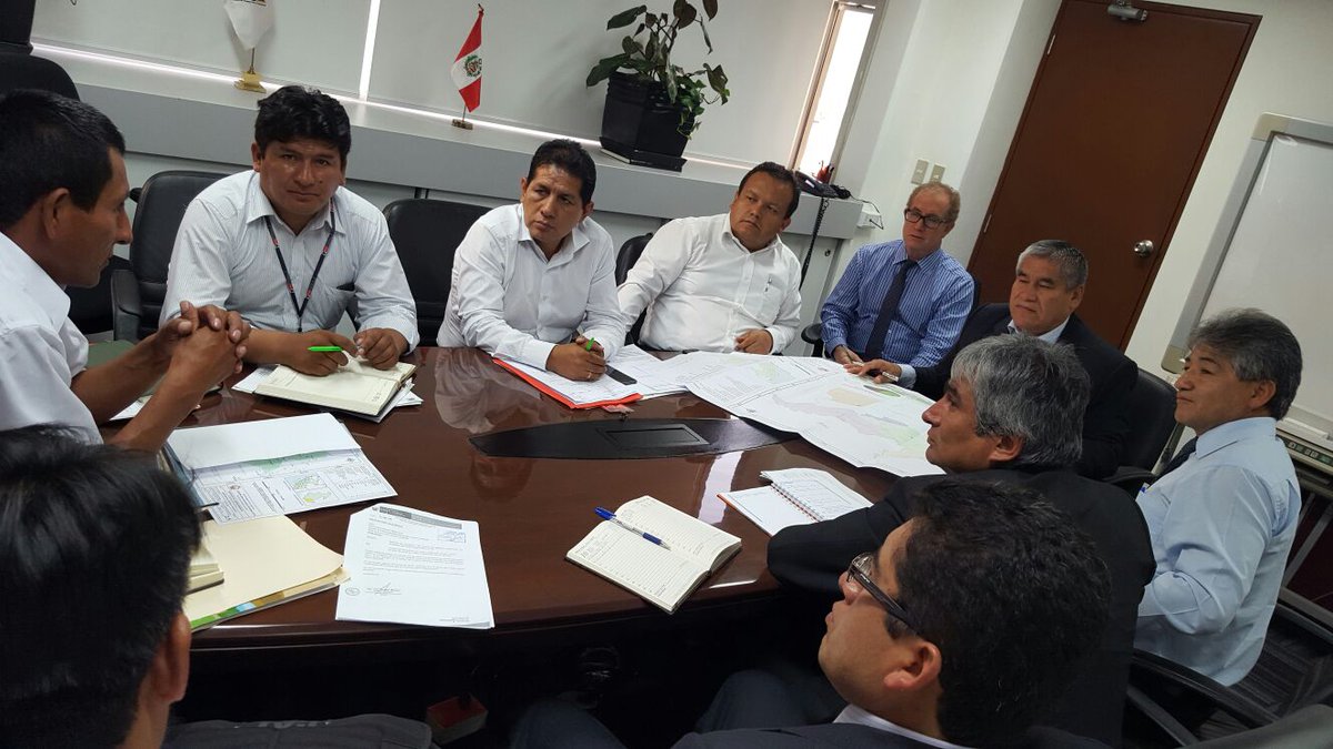En reunión con el viceministro de Transportes, Carmelo Henrry Zaira Rojas y los alcaldes de Parinacochas