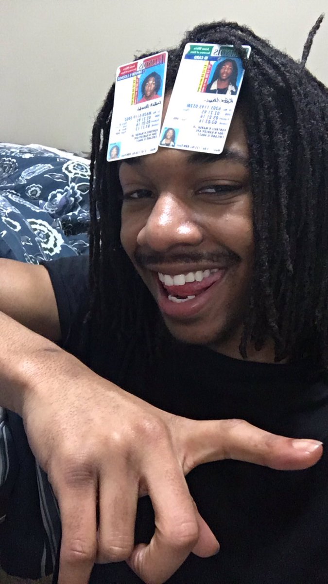Timkellzz's tweet photo. When your 21st is Sunday and you ready to bar hop 😂😩😭 https://t.co/iFXQtJuJ6p