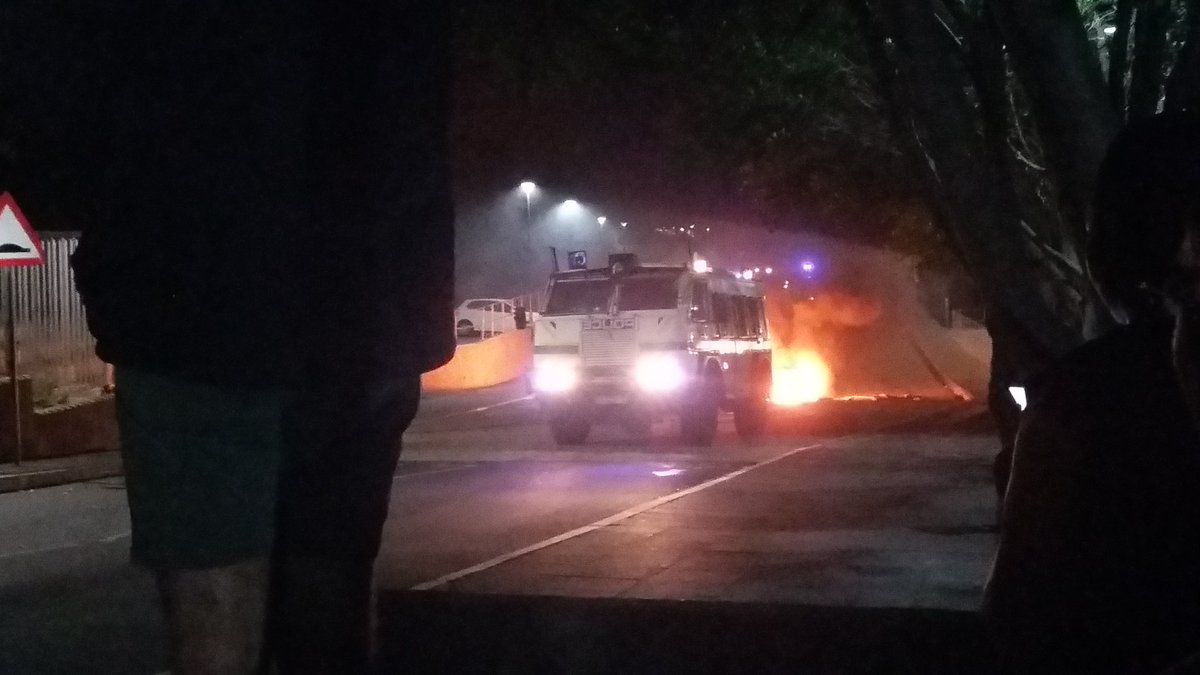 RobsAus's tweet photo. Police are here. Crowds have dispersed. https://t.co/nga8OBAIa4