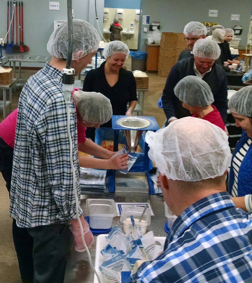 MaryCasarez's tweet photo. @AvinityMN @fmsc_org The crew worked hard &amp; had a lot of fun! AND helped pack enough meals to feed 45 kids for a yr! https://t.co/zhgMCLqaO6