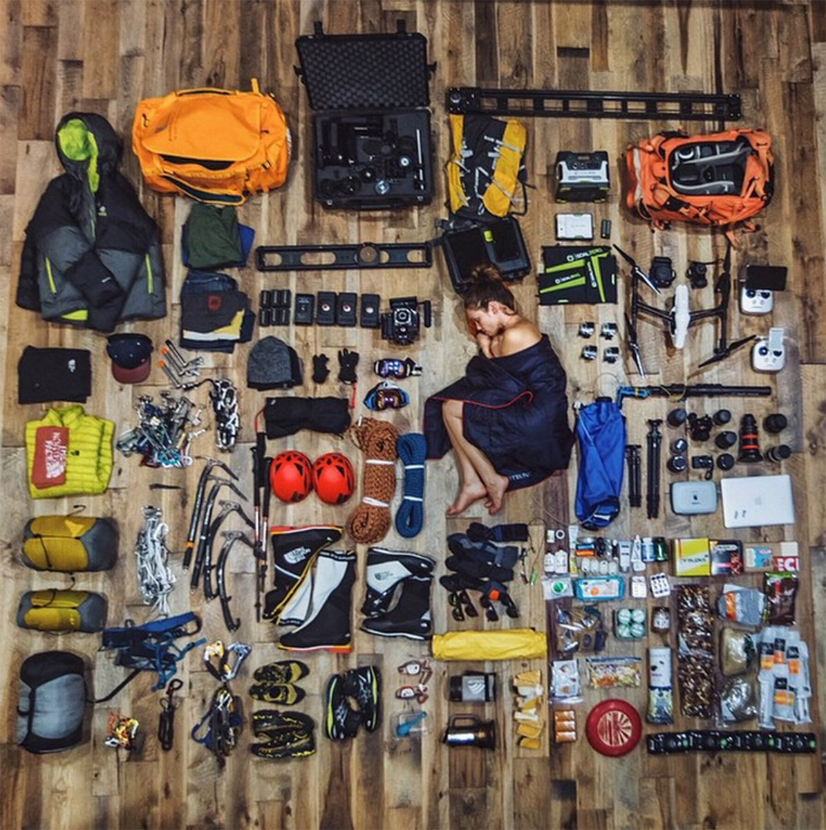 MountEverest's tweet photo. Packing for Everest https://t.co/Vb3zjvas2T https://t.co/TGZp7LeO9f