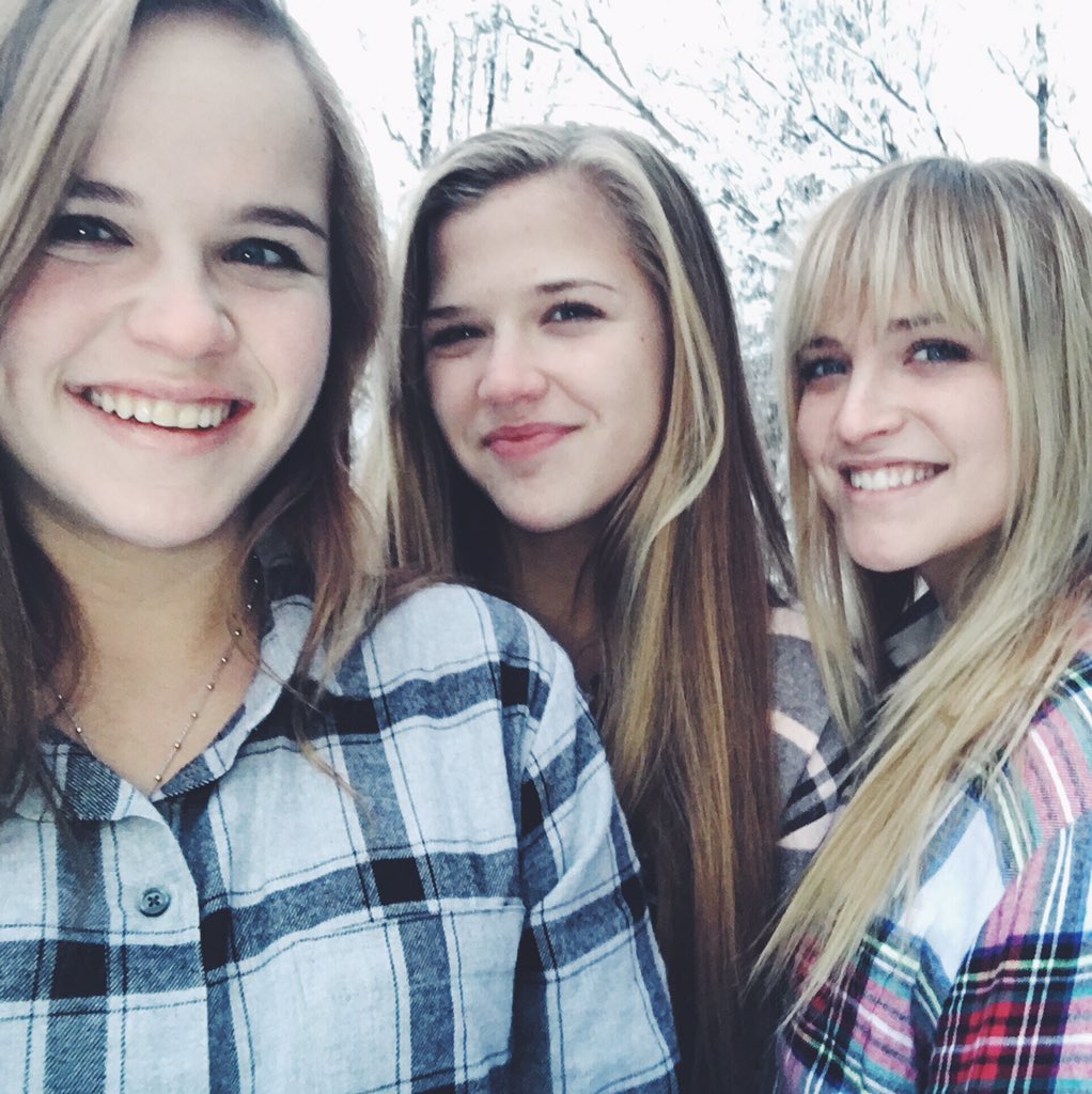 halseyy23's tweet photo. Missing my sisters and home a little extra today #bcwesocial https://t.co/fqS9jdeQNr
