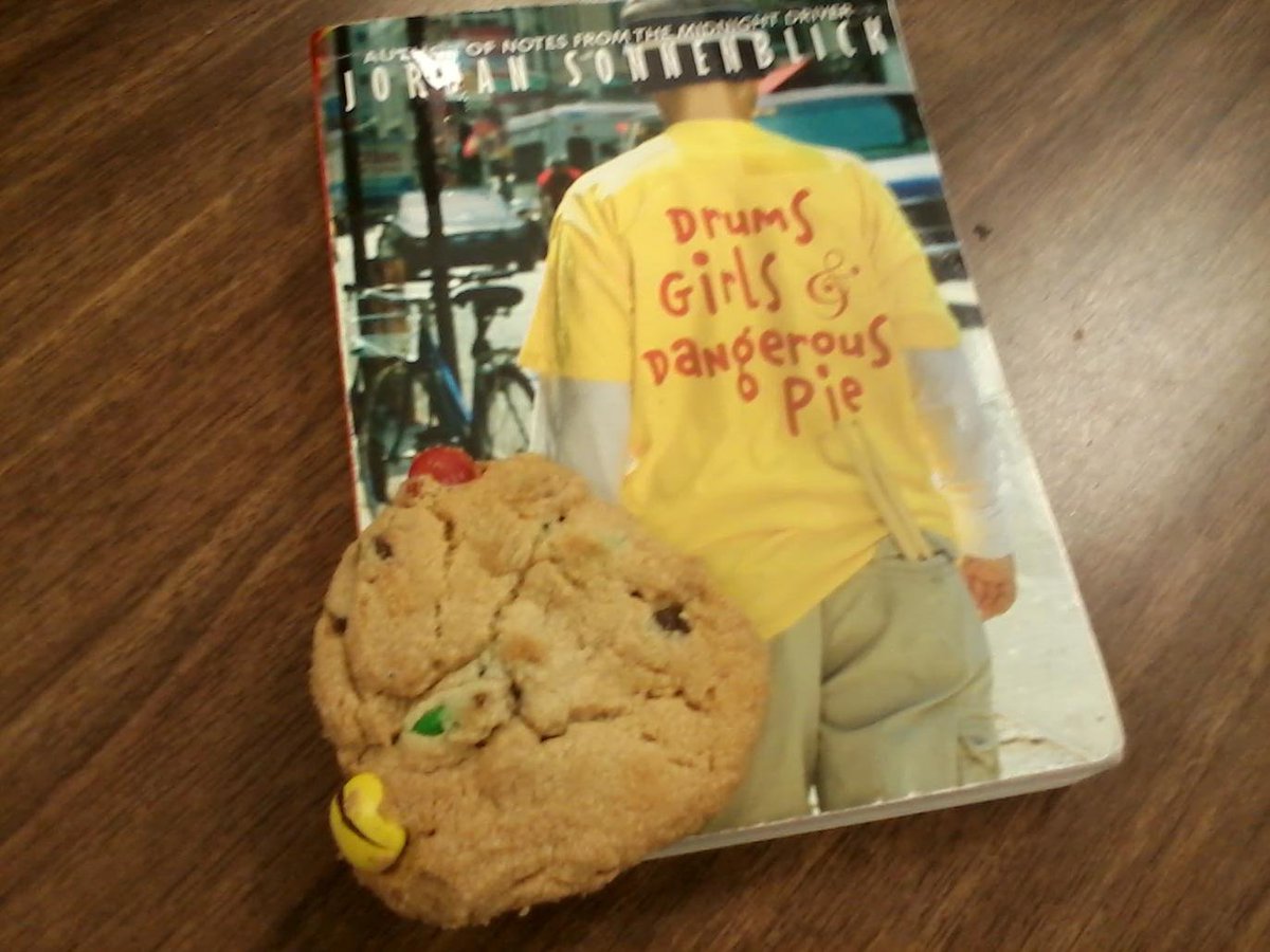 MsFeutz's tweet photo. Books &amp; Cookies!  #SennettShines https://t.co/VhJySN7iOc