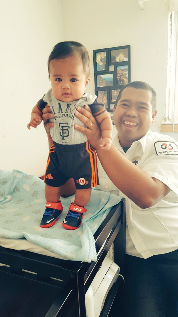 MamaGoku's tweet photo. Just like a daddy a #giants fan https://t.co/svgu7t1ila