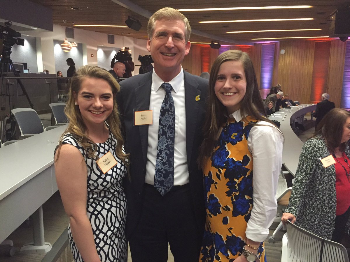 UTChattanooga's tweet photo. UTC students @kelseyweaverr and @abbyKinnard join Chancellor Angle at @UTPresidentJoe 's
#StateofUT address. https://t.co/TVAysiRp5m