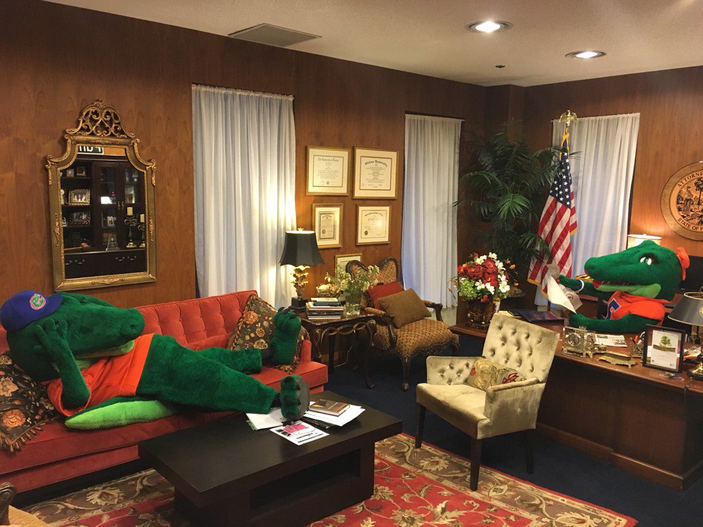 AGPamBondiFL's tweet photo. @UF Gators have invaded the Florida State Capitol and taken over my office! Happy #GatorDay #sayfie https://t.co/EmyWJ5CD9d