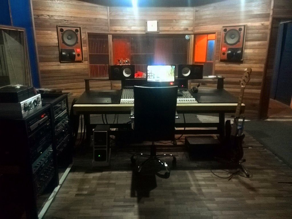 elamusicp's tweet photo. Nuestro artista @ALEXANDERCANTA ya grabando su cuarta producción discográfica https://t.co/4S1B7MvEOO