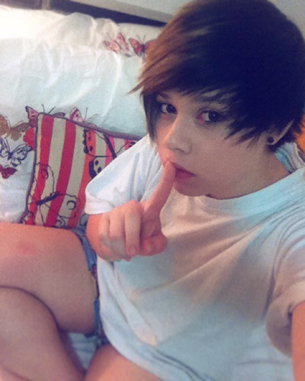 Im_hipster_man's tweet photo. Morning👋I'm so drained👺🚶#trans #trasboy #alternativeboy #alternativeboy #scene #sceneboy #style #ftm #fashion #emo … https://t.co/Y3Pd00WhN2