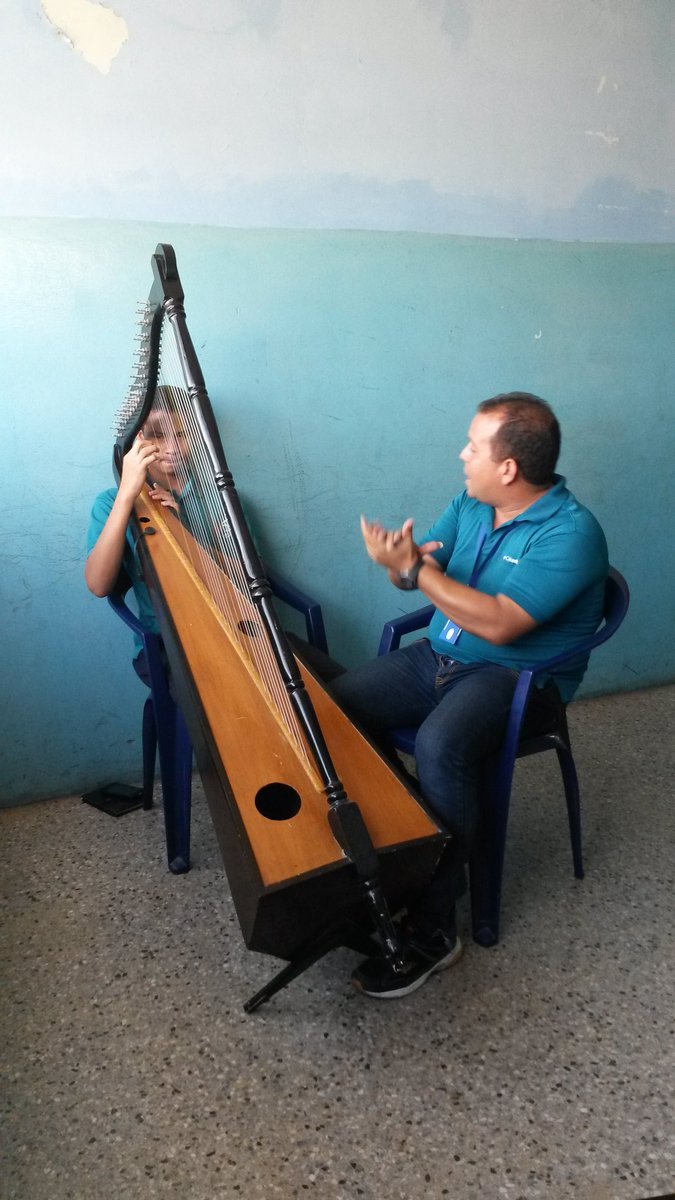 ModJIBararidaI's tweet photo. Clases de Arpa @ModJIBaraidaI #ElSistemaCumple41 #YoSoyElSistema @PSBIribarren @ElSistema @SistemaLara https://t.co/CqvPPz0wJF
