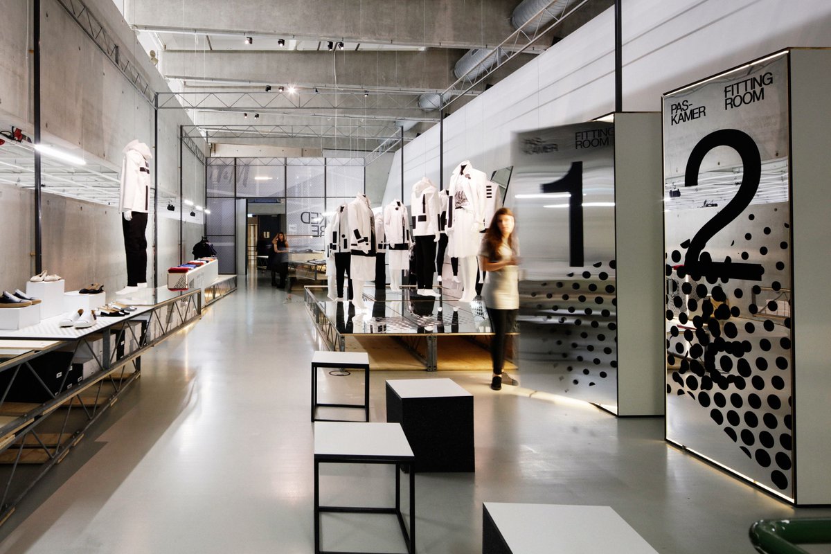 AwearnessEvents's tweet photo. Ontwerpers #VanSlobbe en #vanBenthum verzetten zich tegen fast fashion https://t.co/5r80bjY8h2 @NieuweInstituut https://t.co/OkIOPeoUFc