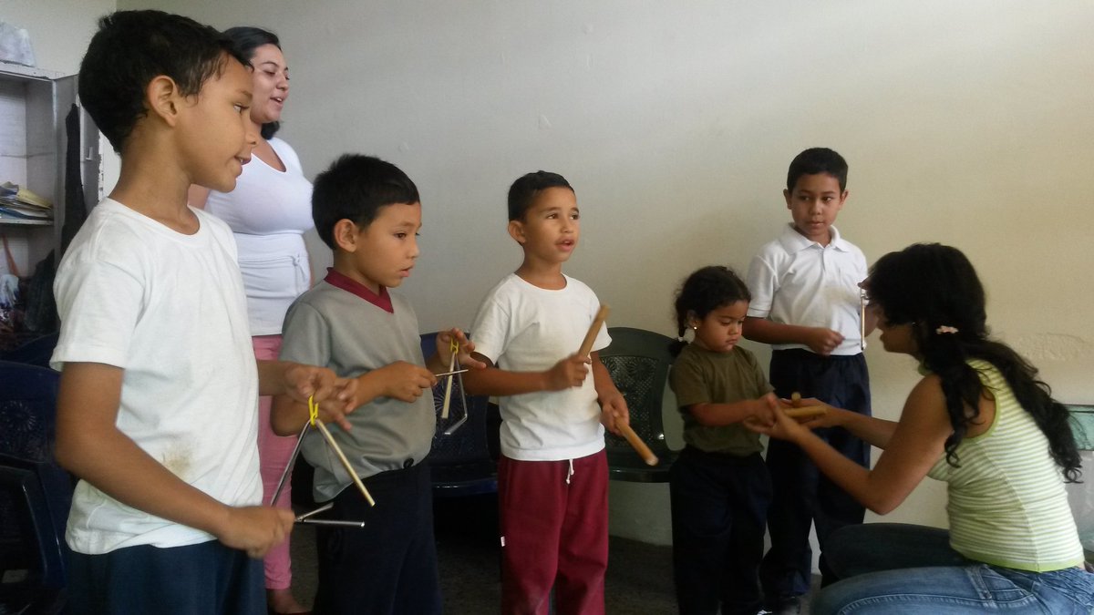 ModJIBararidaI's tweet photo. Clases de Percusión @ModJIBaraidaI #ElSistemaCumple41 #YoSoyElSistema @PSBIribarren @ElSistema @SistemaLara https://t.co/E0ToYthat1