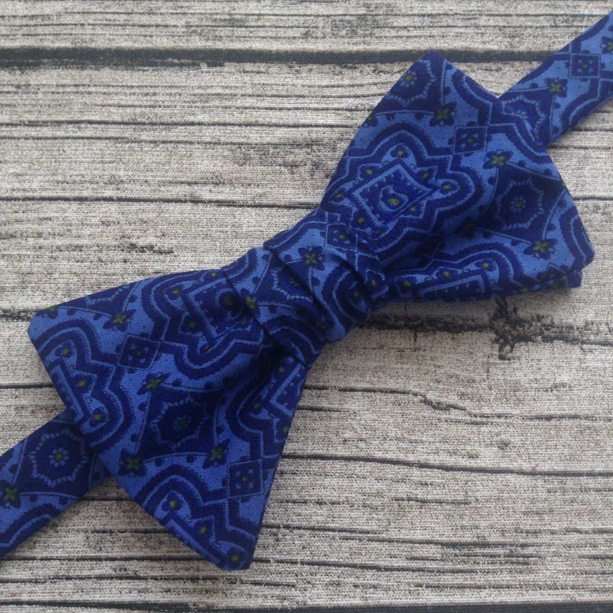 chilliipeppa's tweet image. Blue bow tie. African print bow tie, Adjustable realistic no tie bow ti… etsy.com/listing/239549… #Etsy #CustomBowTie