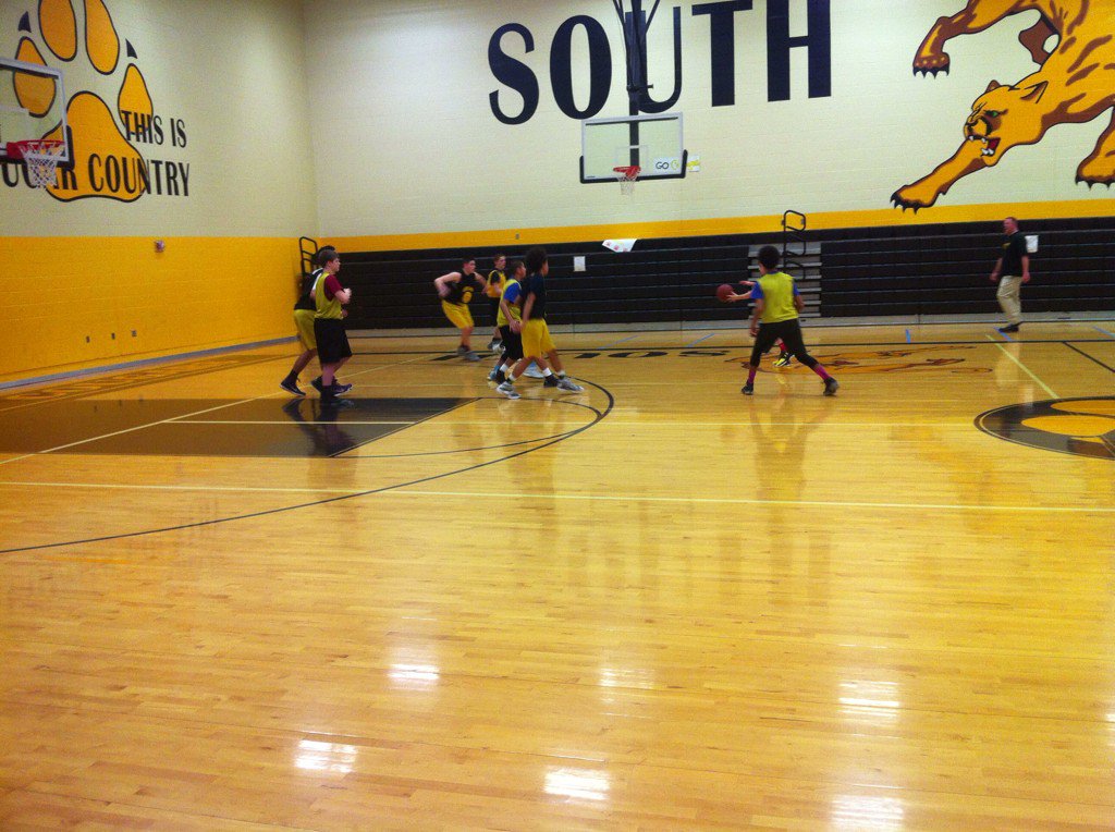 SMS_Hoops2014's tweet photo. Getting better for this weekend @ Atchison tourney #CougarUp https://t.co/8XK8CRx75A