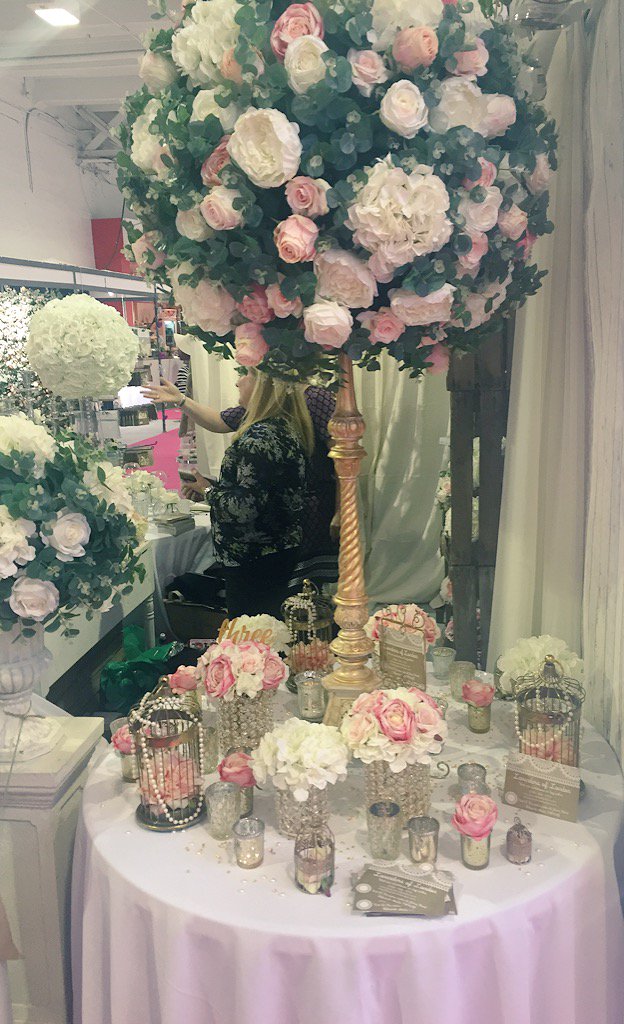 Lovely styling @ #NationalWeddingFair we think the gold accents are going to be a huge hit for 2016 #Weddings #Bride