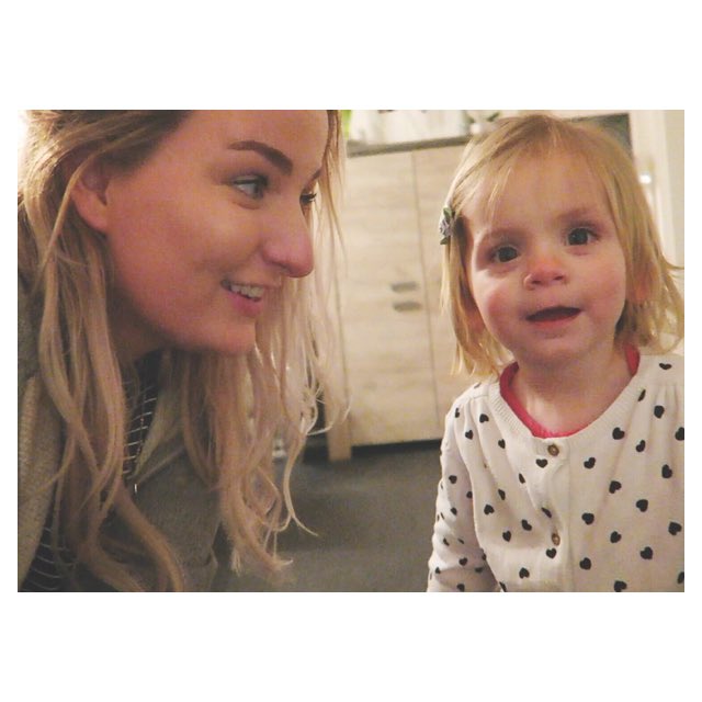 Deze kleine meid noemt me "Gil" en ik vind het fantastisch ♥️