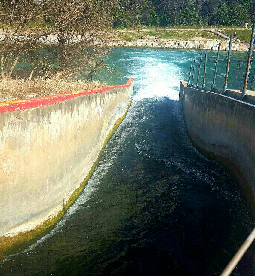 LandaFallsTubes's tweet photo. Had to go see the #TubeChute with weather like today! Absolutely gorgeous and this looks like too much fun. https://t.co/Boz47LBV6e