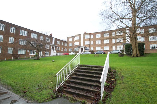 2-bed #property  in #Croydon up to rent now, £1100 pcm. Call today to arrange a viewing flk.io/1WqlFwA