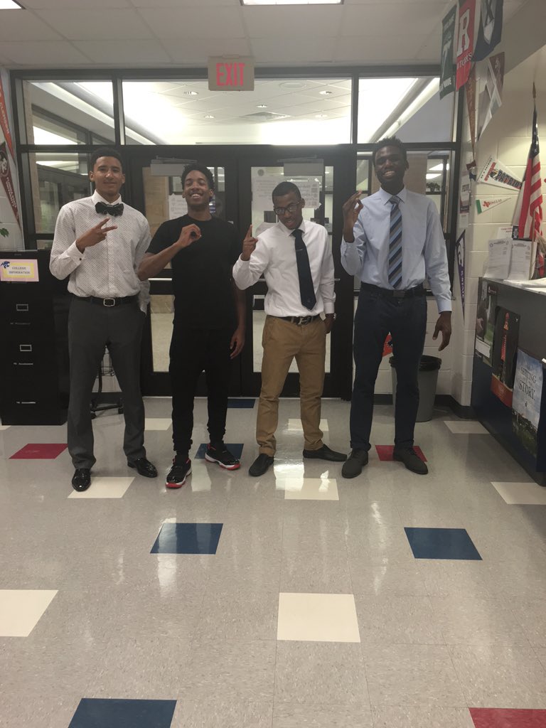 C E King Hoops tweet media