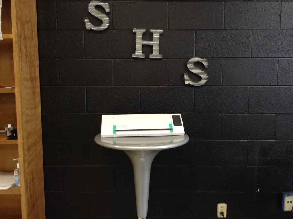 MarySkibaHuston's tweet image. A2:16 Got my 2D printer for our MakerSpace yesterday! 💚☘ #GroovyTool #bisddlp