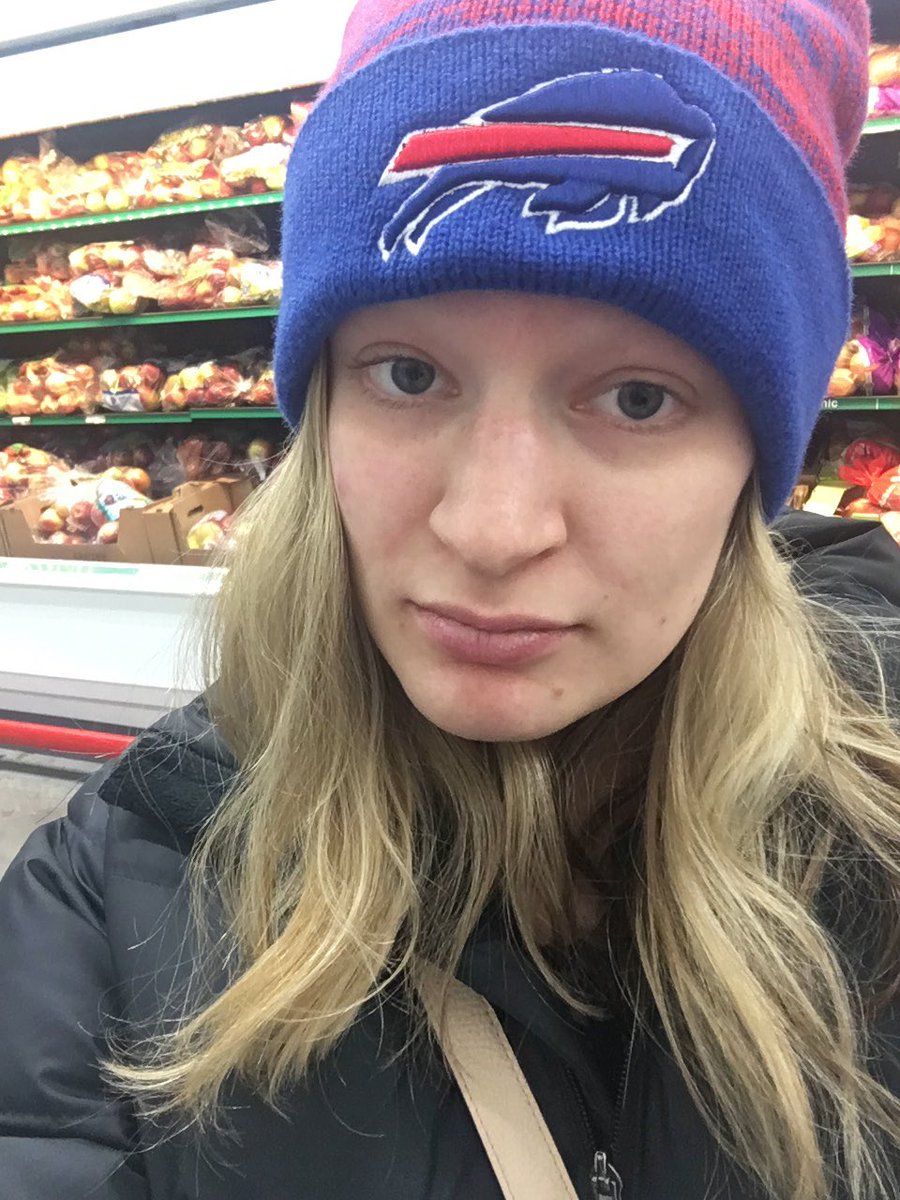 AnnaRathxovo's tweet photo. shopping with Sydney and Jason like..... #maidofhonorproblems #letsgobuffalo https://t.co/y2scMTU1sg