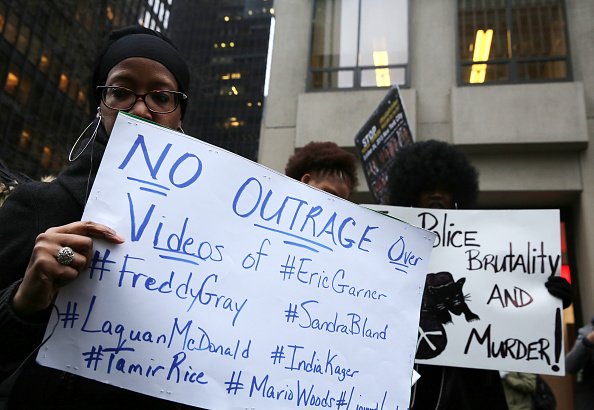 Zayonce1D's tweet photo. Photos from the Anti-Anti Beyoncé Protest Rally outside NFL HQ. https://t.co/6TeUHMvA5g