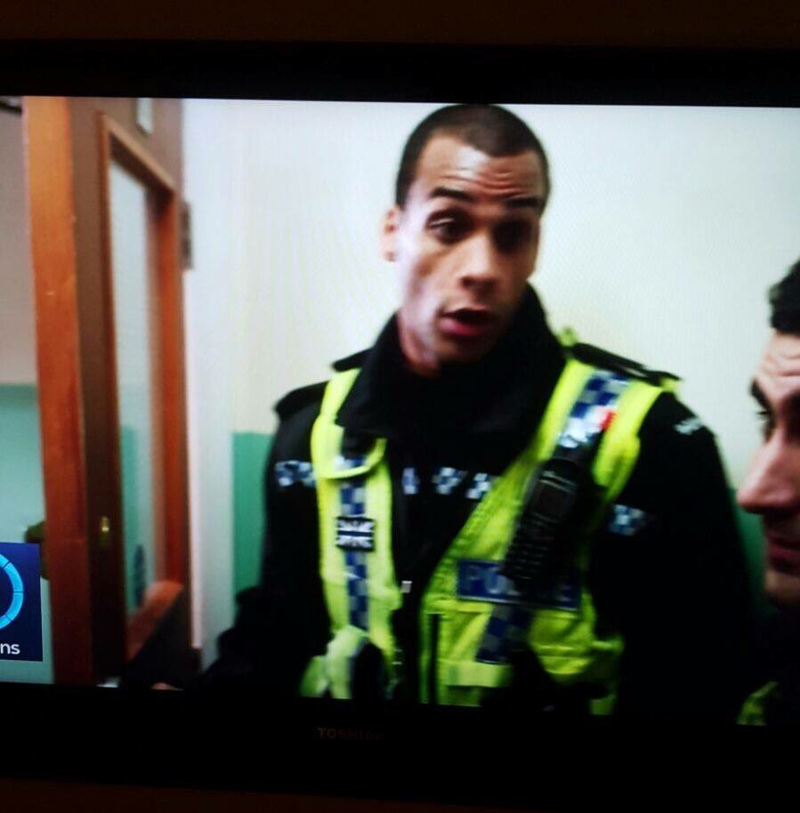 The actors on Happy Valley taking their role extremely seriously...

#ThinBlueLine