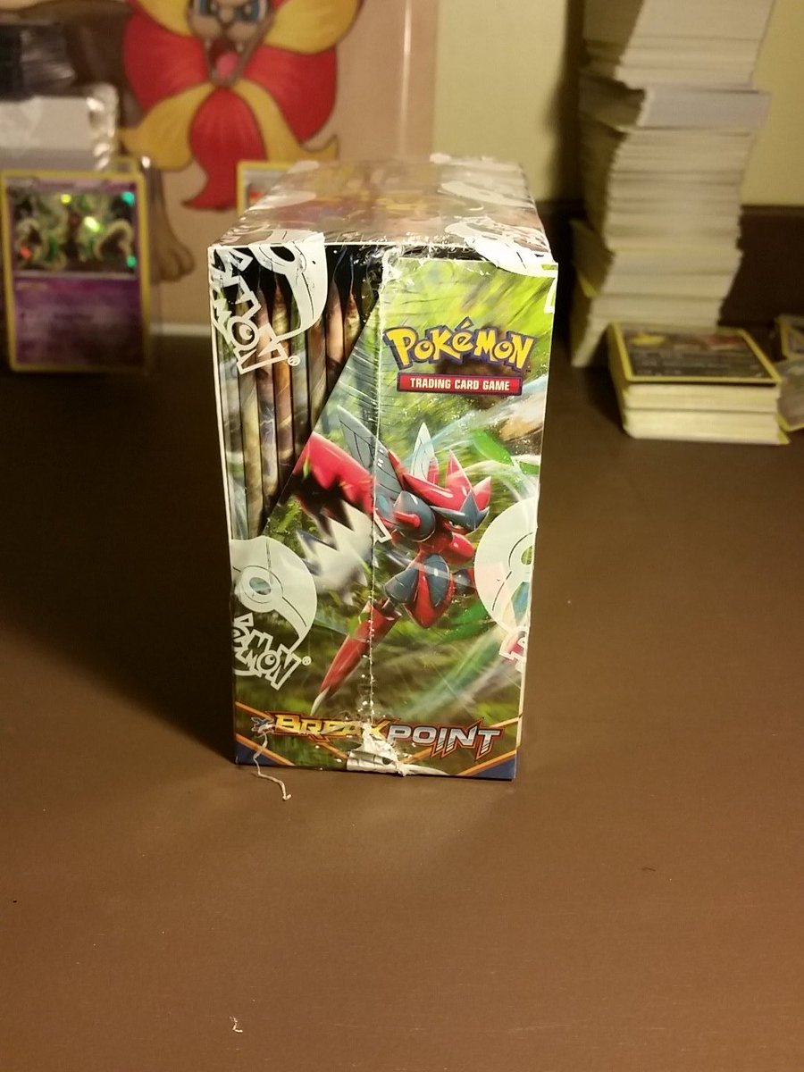 SteelScizor's tweet image. 2K FOLLOWER GIVEAWAY!! Follow and RT for a chance to win a BREAKPOINT BOOSTER BOX!!!! Ends 2 weeks from now!