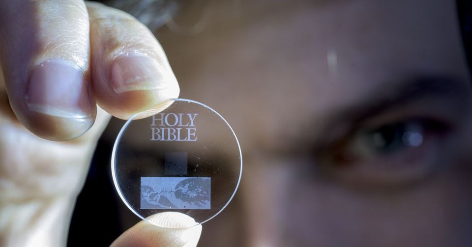 engadget's tweet image. '5D' discs can store data until well after the sun burns out engt.co/20Cv1Xh