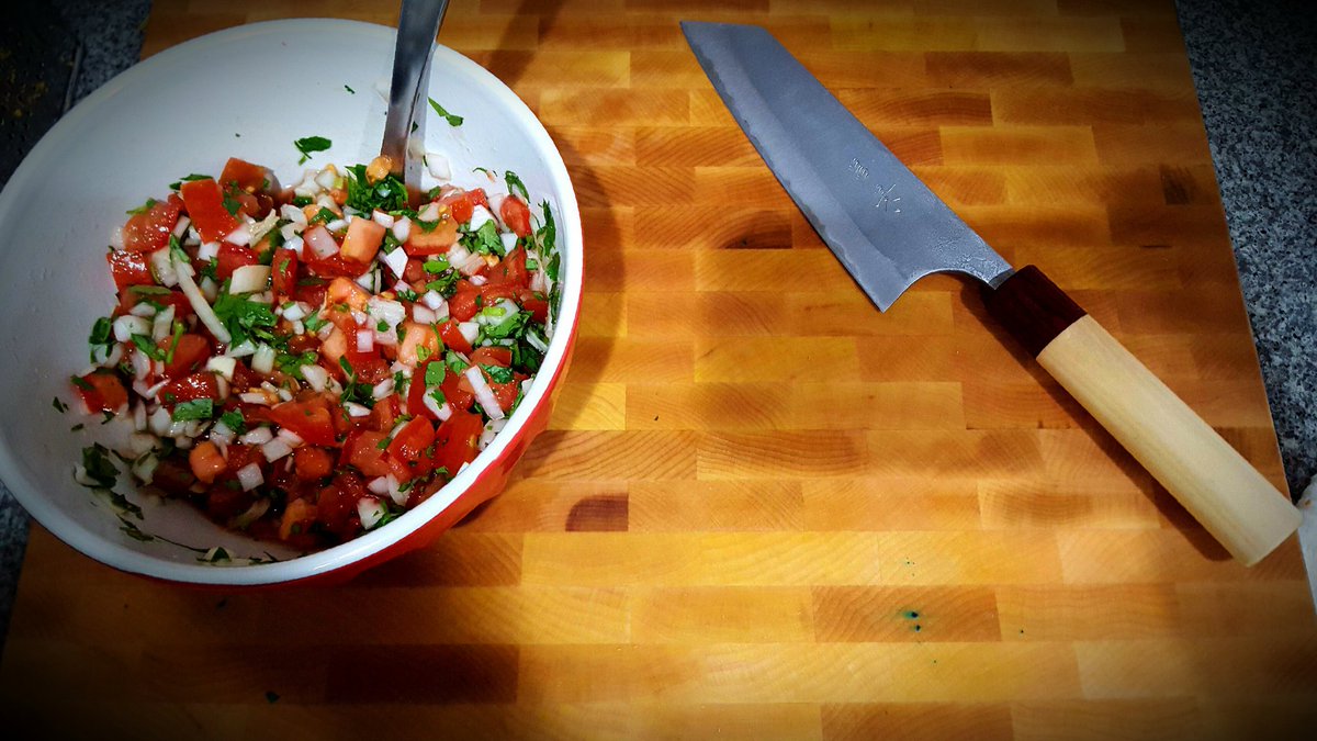 etch143's tweet image. Chopped up a fine salsa with my masakage Yuki bunka from @knifewearyeg #TacoTuesday