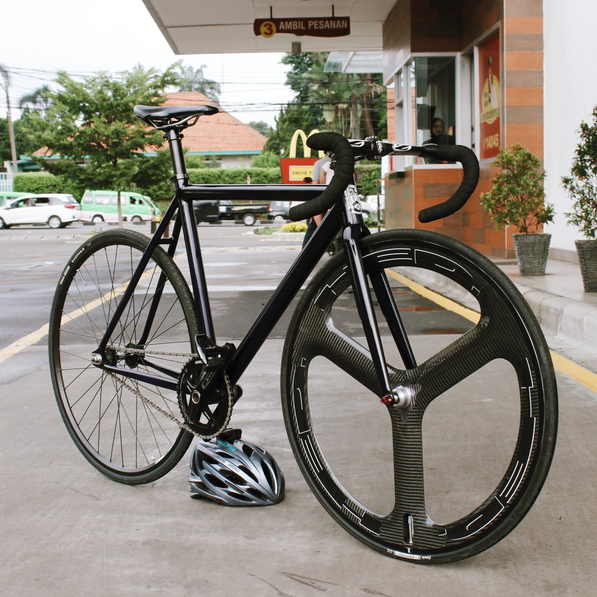 i’m thriving. tweet media