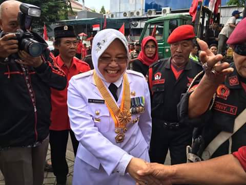 Selamat ibu Risma, dilantik menjadi Walikota periode kedua, semoga dpt membawa Surabaya semakin maju. via <a href="/ceritasby/">Surabaya Punya Cerita</a>