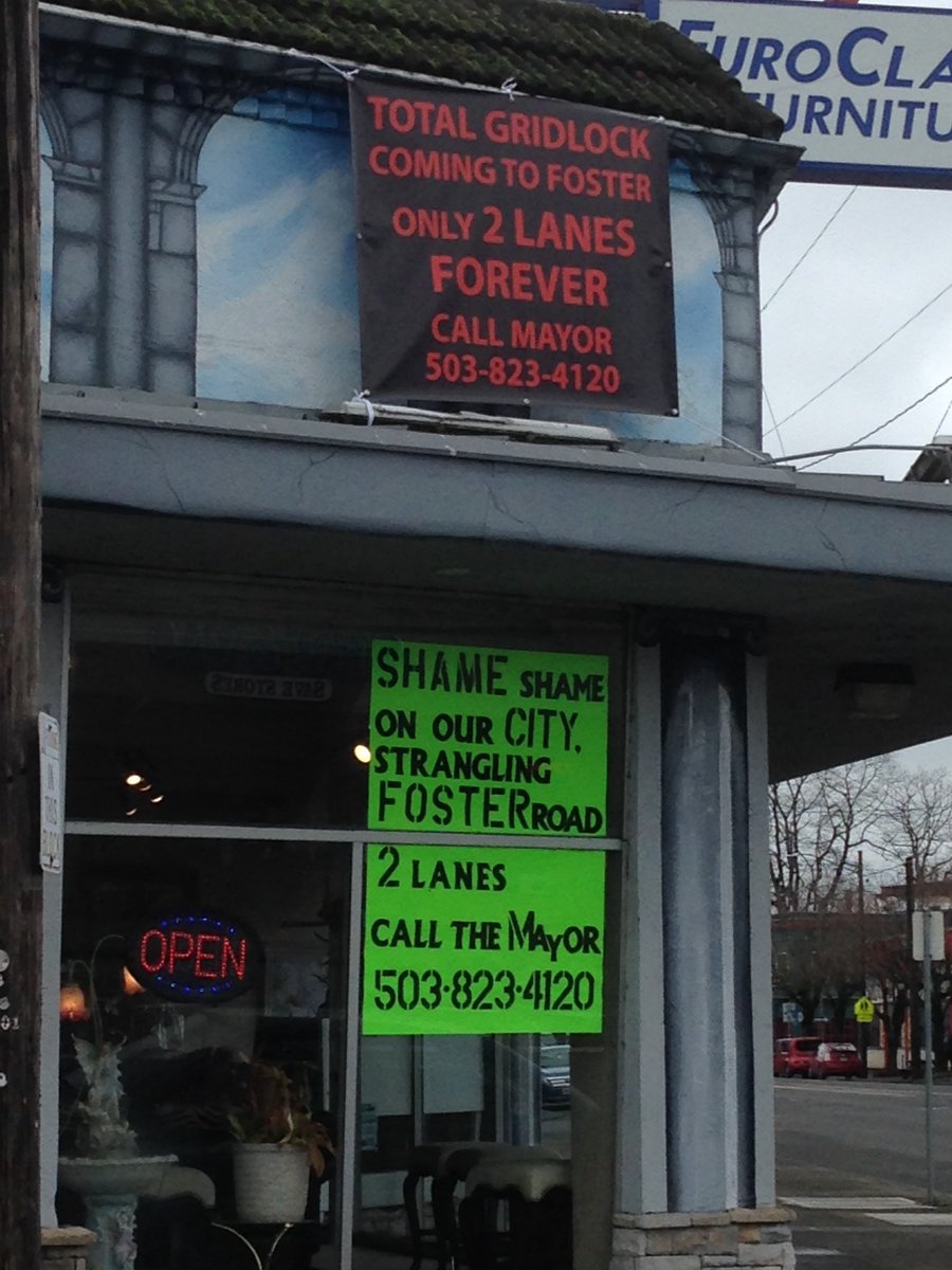 FuckingFoster's tweet image. Gotta admire the brazen display of long-dormant anger, tho. #totalgridlock #FOREVER #actually3lanes #+bikes&amp;amp;parking