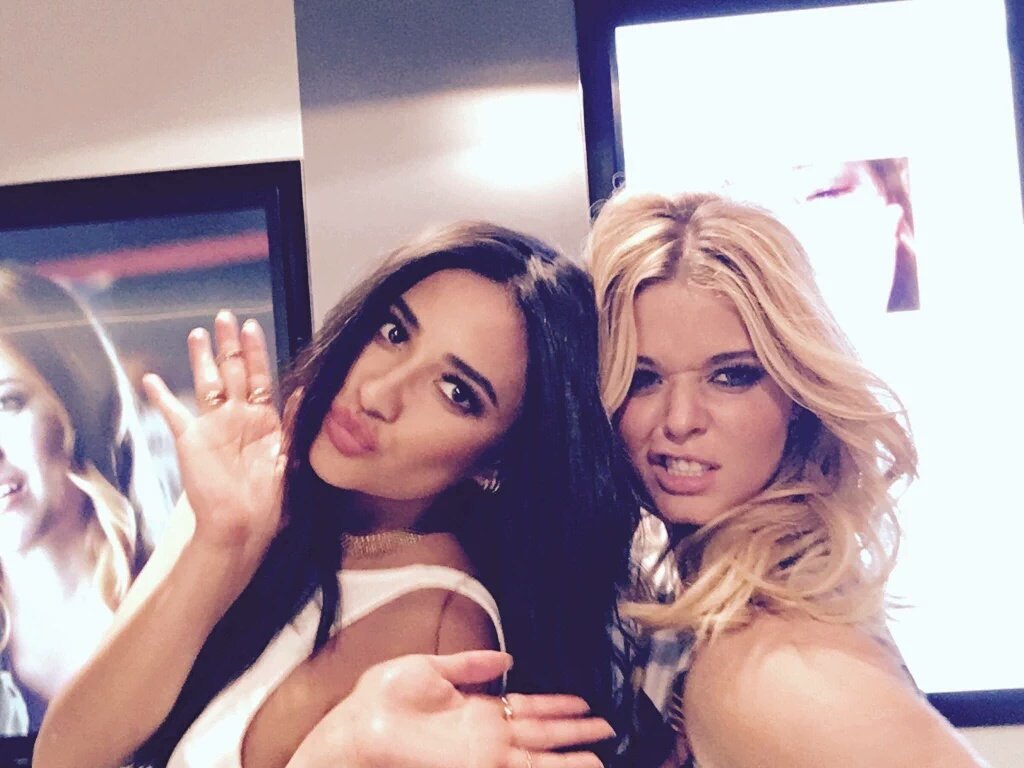 saturatedmundo's tweet image. @shaymitch  How can you hide this photo from us? 😱😭❤😍 #emisonfans #emisonendgame