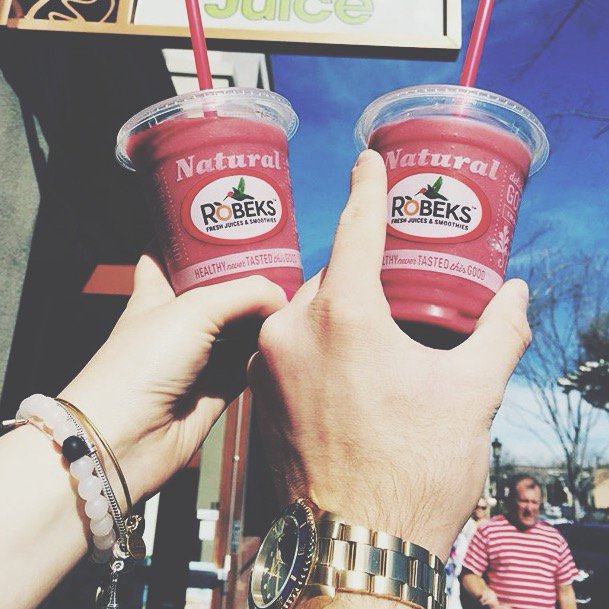 Robeks's tweet image. You can&apos;t go wrong with our #RaspberryRomance smoothie! Photo by @laurenreedy29