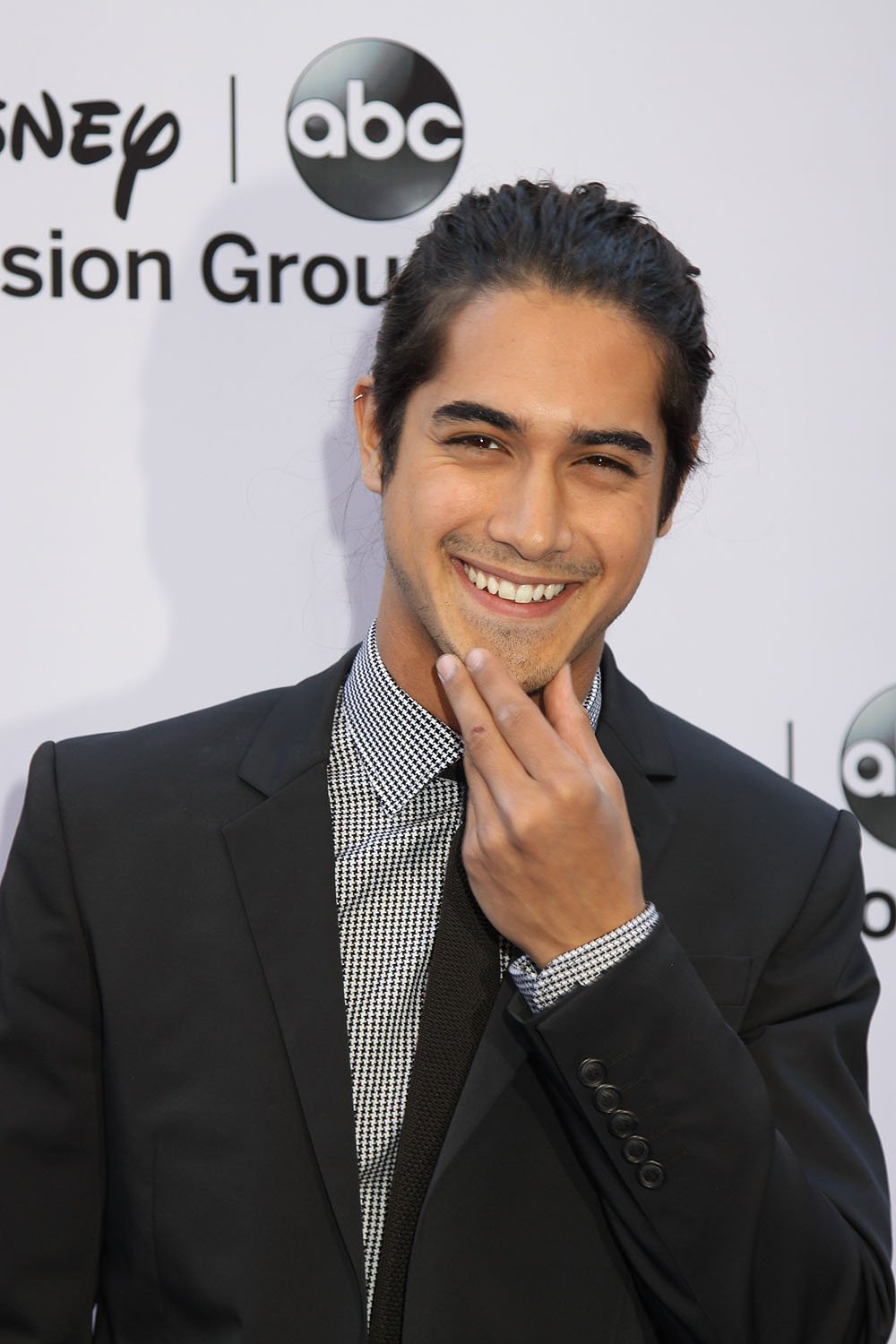 Avan Jogia tut