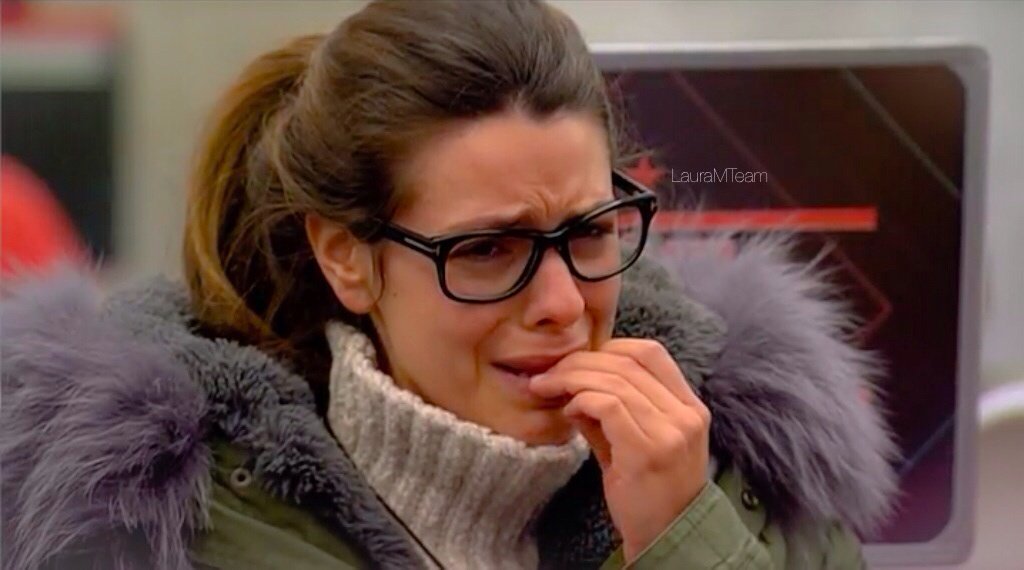 LauraMTeam's tweet image. Laura escuchando el alegato de su hermano, sois maravillosos @Diegomatsv2014 ❤️👏 #Limite6GHVIP