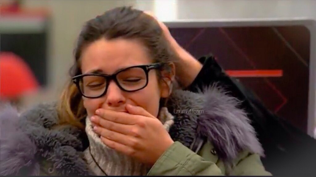 LauraMTeam's tweet image. Laura escuchando el alegato de su hermano, sois maravillosos @Diegomatsv2014 ❤️👏 #Limite6GHVIP