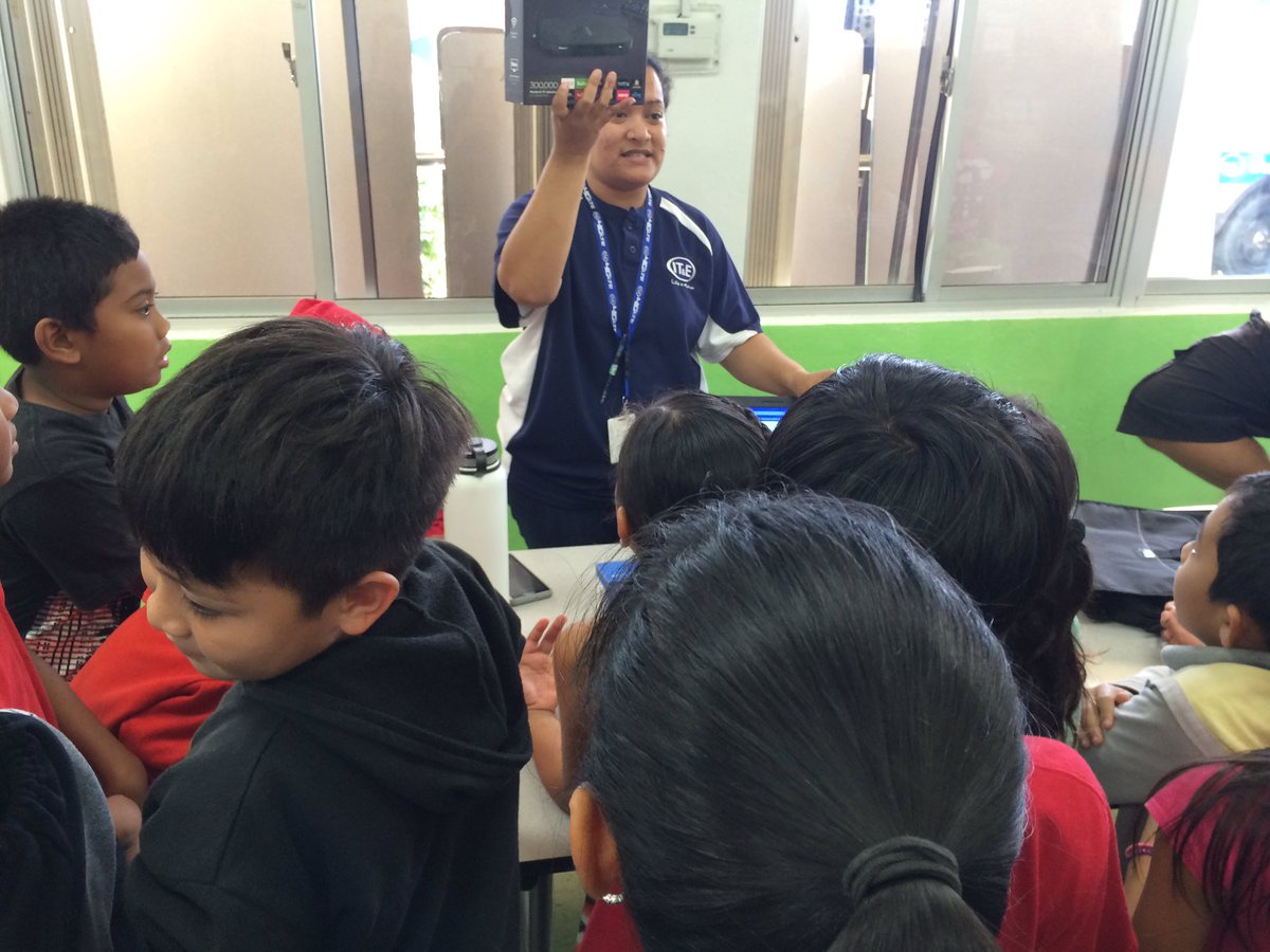 MsHollyAque's tweet photo. 3rd graders exploring tech with IT&amp;e #DigitalLearningDay #DLDay #psstech #pssmedia #kes https://t.co/KUAzHYN2Q9