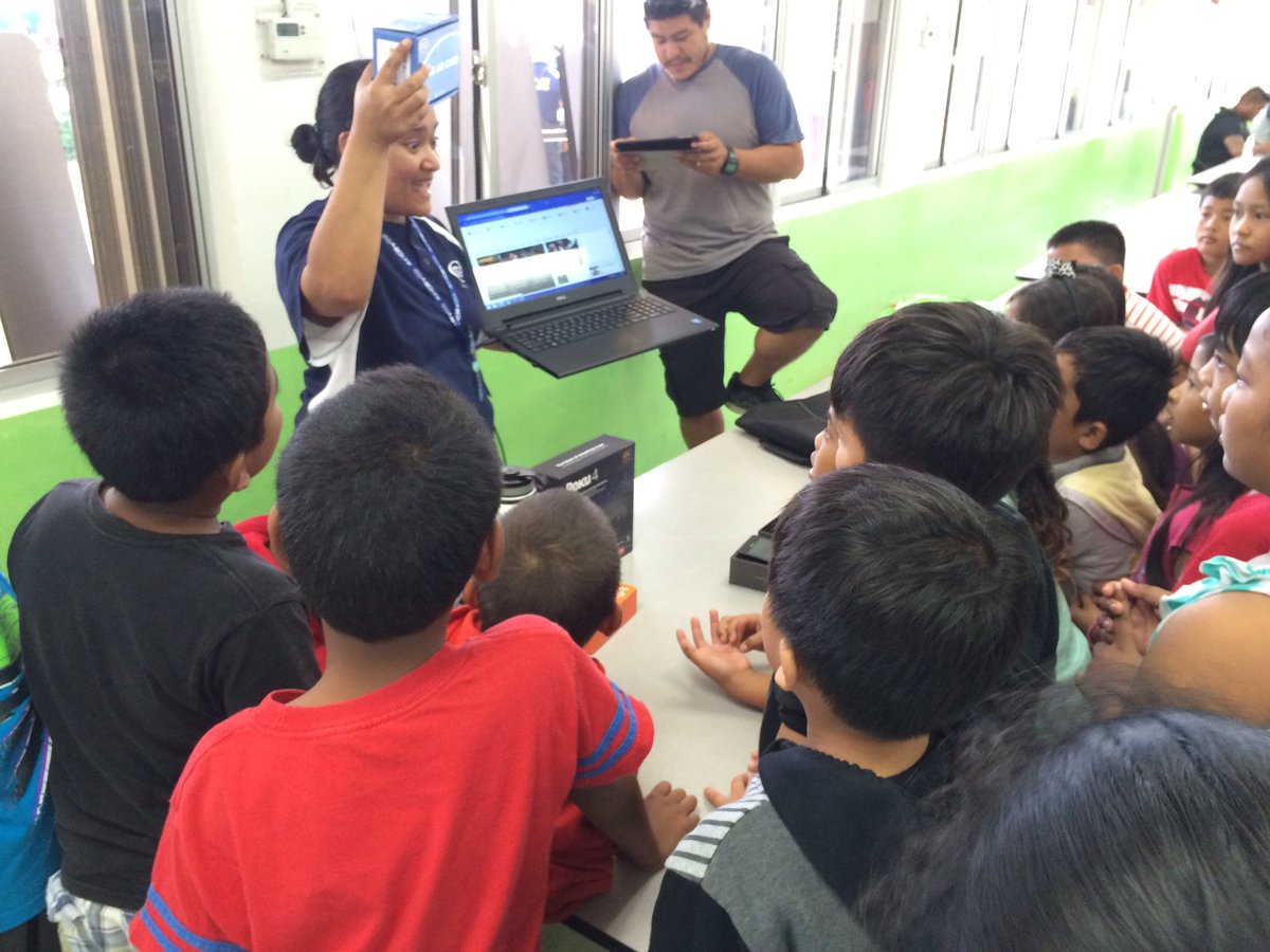 MsHollyAque's tweet photo. 3rd graders exploring tech with IT&amp;e #DigitalLearningDay #DLDay #psstech #pssmedia #kes https://t.co/KUAzHYN2Q9
