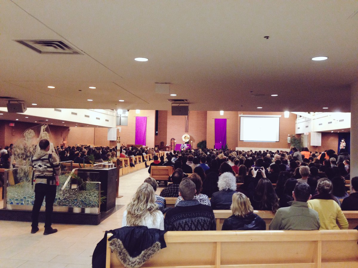 HopeStoneCF's tweet photo. Here with 1300 people listening to @ChrisStefanick! #Reboot #MadeForLove #RealLove #HopeStoneCF https://t.co/ukbVMgrchu