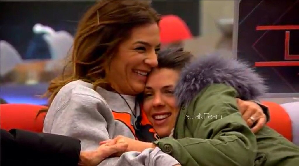 LauraMTeam's tweet image. Amo esta amistad seriamente, son preciosas 😻❤ #limite6ghvip