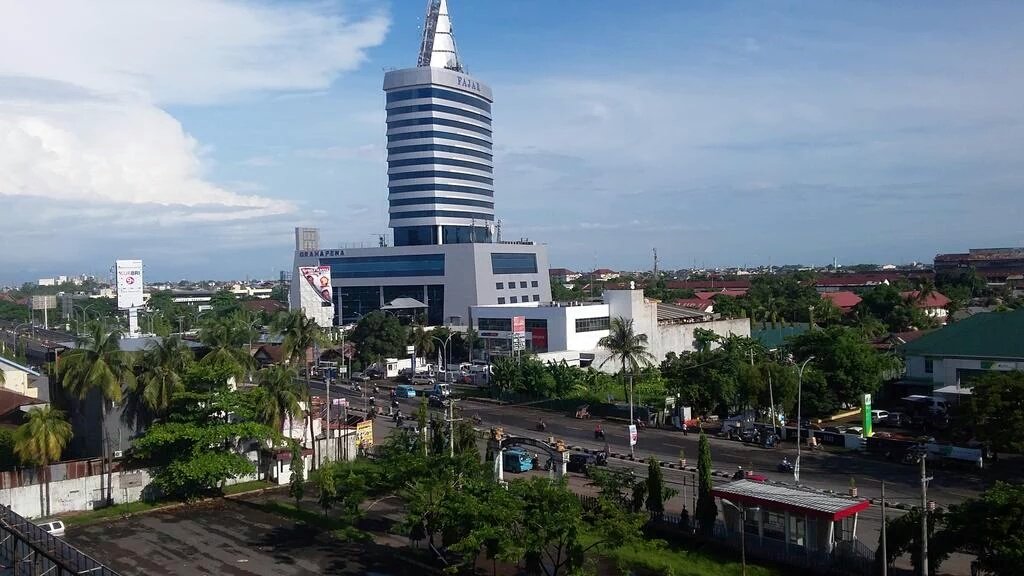 08.35 via <a href="/45_Makassar/">Universitas Bosowa</a> : Arus lalu lintas depan kampus Univ 45 menuju fly over dan sebaliknya terpantau lancar