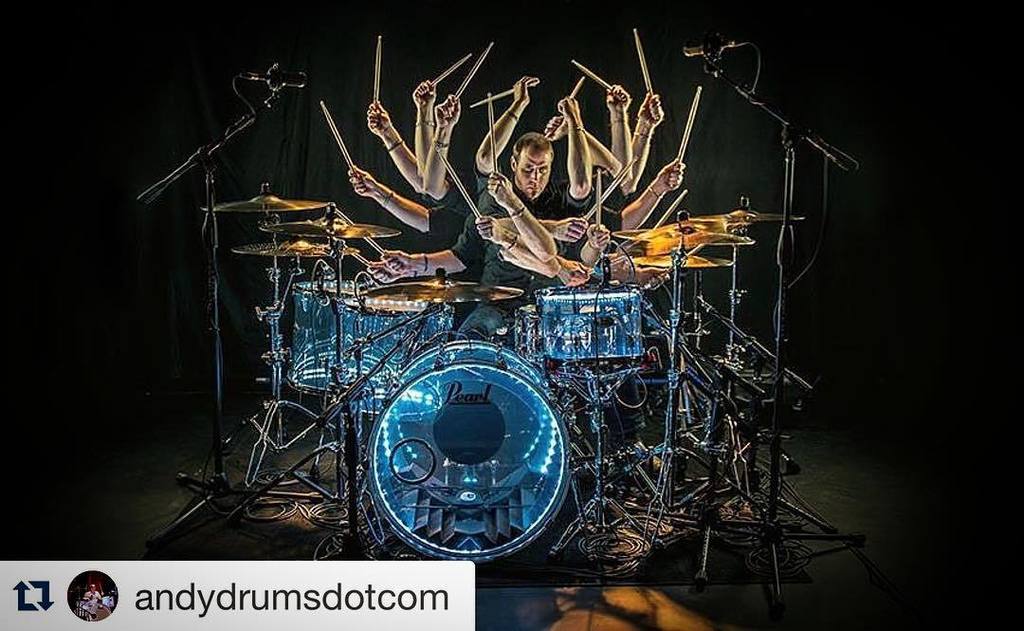 producerpassion's tweet photo. Awesome pic by @andydrumsdotcom
γ»γ»γ»
Amazing photo by my friend @stevegerecke #drums #drummer #lotsofarms @pearl_dru⦠https://t.co/zsHQd4Mxpl