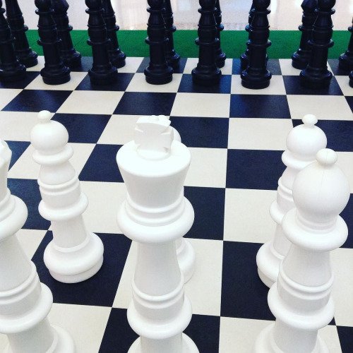 CubixChess's tweet image. #checkmate #chess #giantchessboard #giantchesspieces #mall...