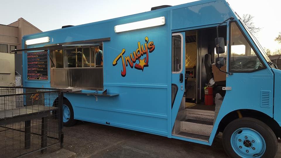 MidwayBulldogs's tweet photo. #trudystruck #foodtrucksaustin is at the midway field house tonight! Come get some! https://t.co/rWjHqlGP5O