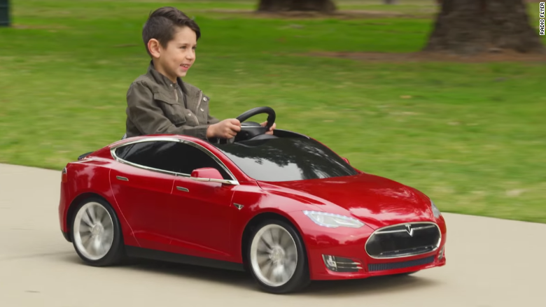 CNN's tweet photo. This tiny Tesla will only cost $500 https://t.co/DwqKh6FCZC https://t.co/gfwwaq8lhf