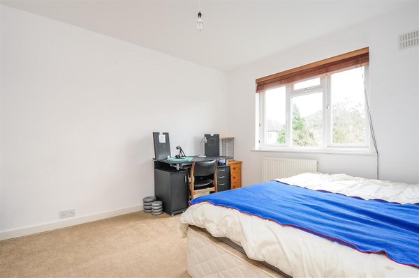 New to the market! 2-bed #property in  #KingstonUponThames, must be viewed £375,000 - flk.io/1RLlzk2