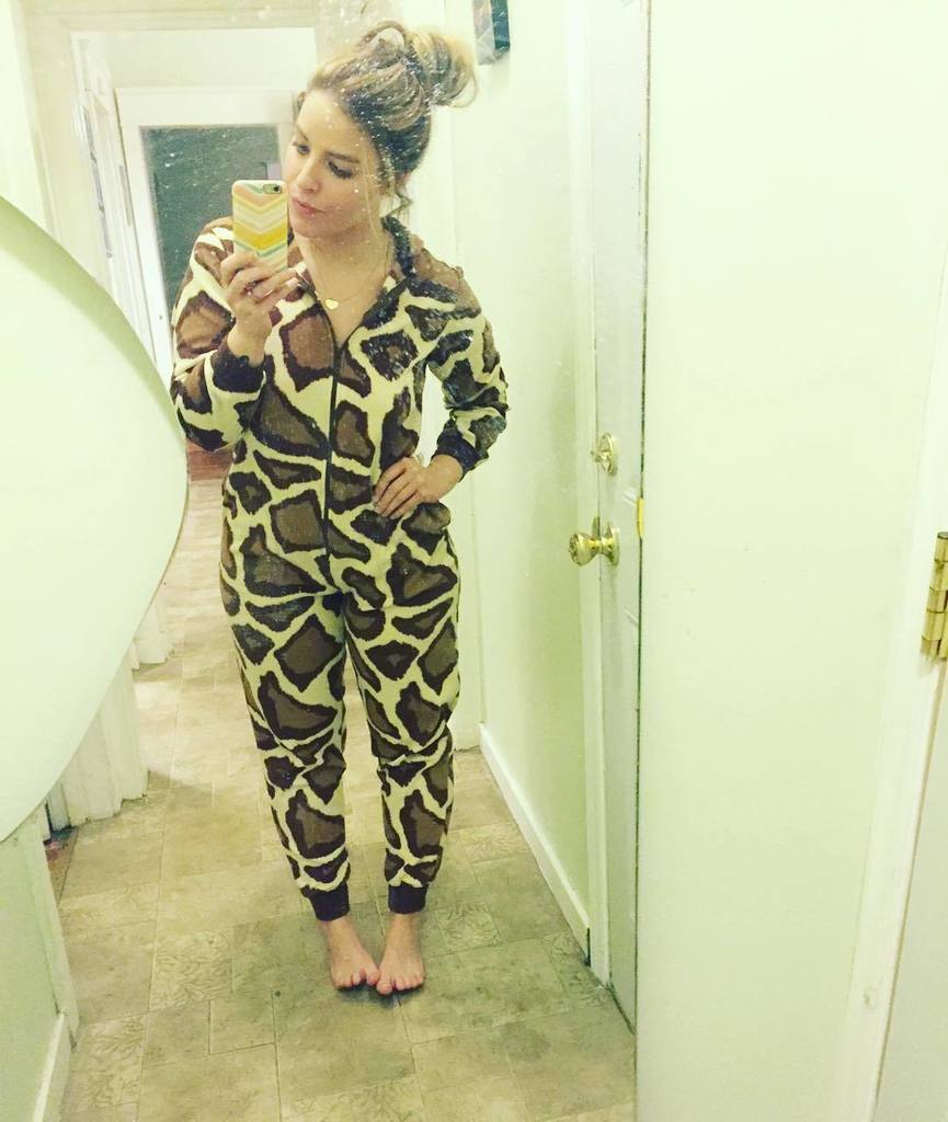 chelsanneshen's tweet photo. #onesie vibes. #giraffe #fullyfunctioningadult https://t.co/0fs3f1Yk7B https://t.co/gMxlCU3KrG